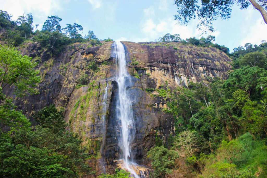 Diyaluma Falls